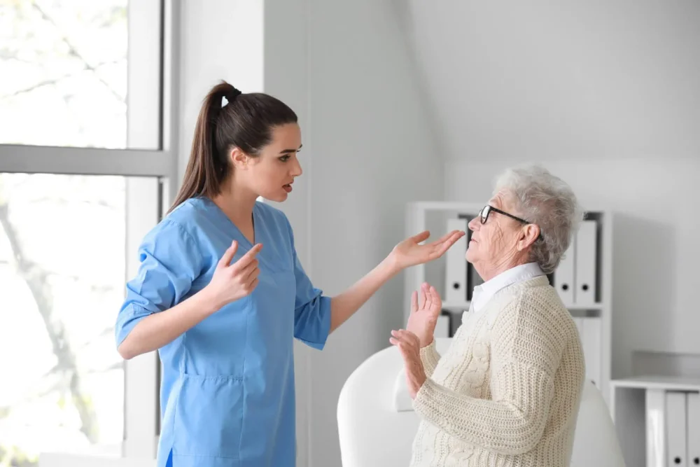 Cómo lidiar con una madre anciana insoportable