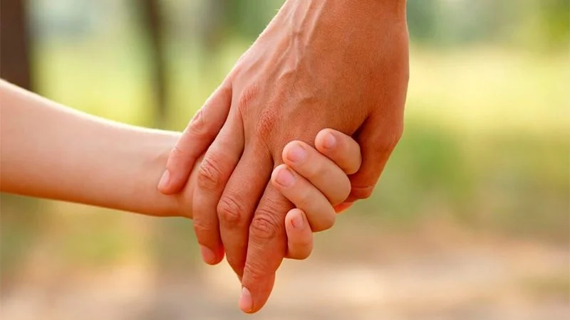 Reconstruyendo la identidad en adopción de hermanos Un camino