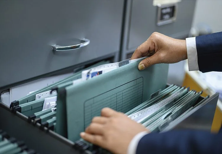 Manejo eficiente de máquinas de oficina y equipo de trabajo