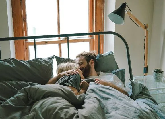 ¿Por qué mi novia se duerme tan rápido?