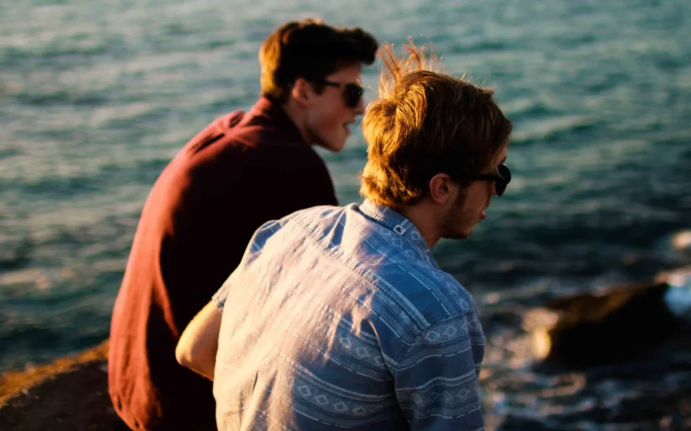 Apoyo y terapia para pareja gay en momentos de cambio