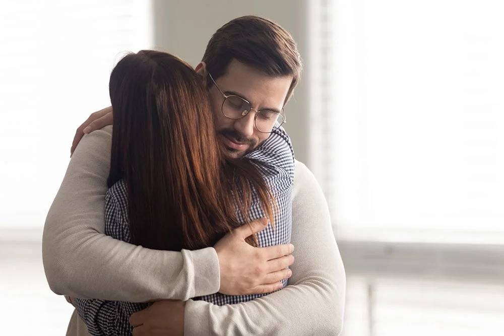 El Poder del Abrazo Masculino