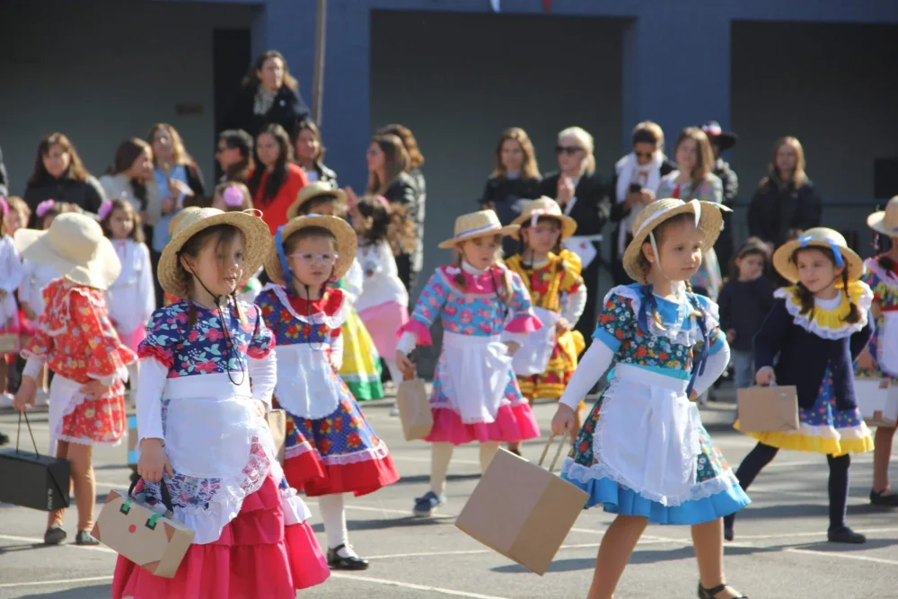 Coloridos Bailes Típicos en la Zona Centro