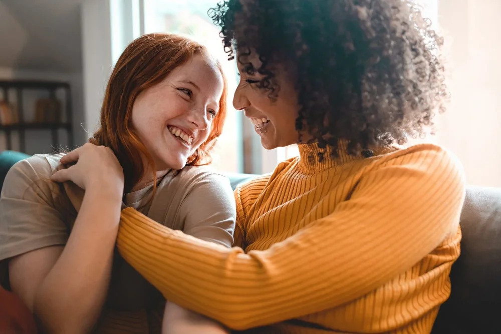 Fortaleciendo el vínculo emocional en parejas lésbicas