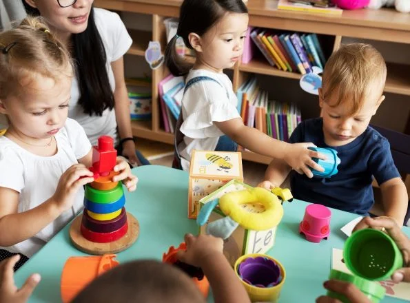 Optimización de intervenciones educativas para mejorar comportamiento humano