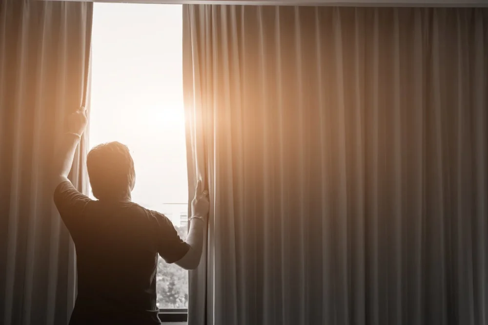 Cerrada puerta abierta ventana el significado detrás de ello