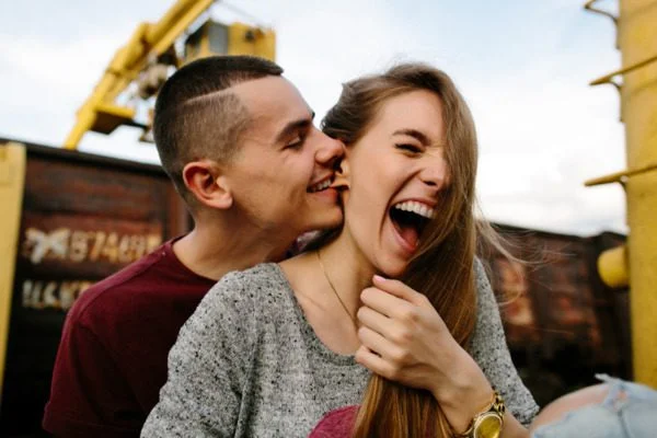 Causas y soluciones para morder a mi pareja