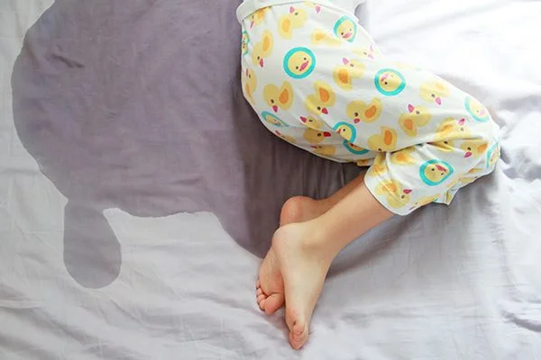 Dejar de hacerse pipí en la cama superando la enuresis