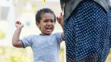 Manejo eficiente de niños agresivos y desafiantes