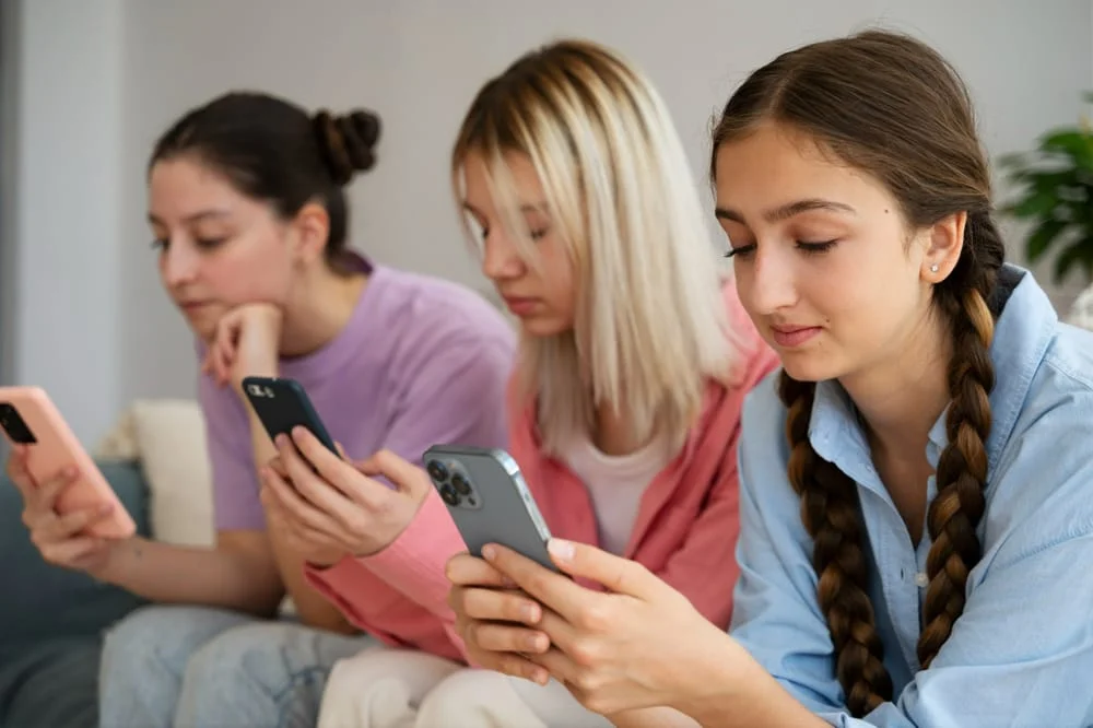 Riesgos y conductas en redes sociales Análisis conciso