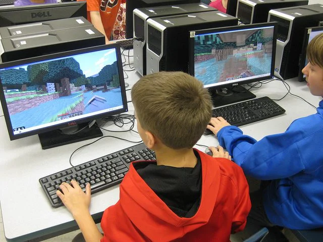 Vínculo entre juego y habilidades tecnológicas análisis optimizado