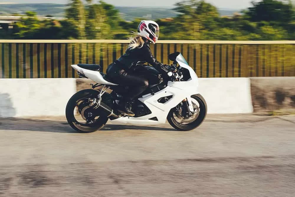 Soñando con motociclistas Experiencia onírica llena de adrenalina