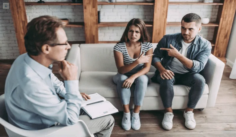 Solucionando conflictos en adopciones de urgencia en terapia de pareja