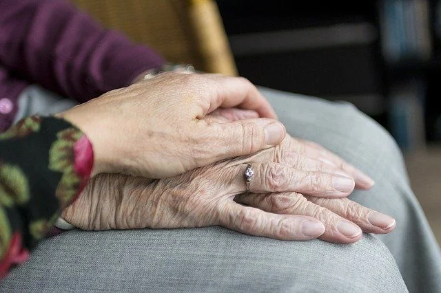Afrontar la enfermedad en pareja en tercera edad