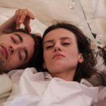 Afrontando desafíos emocionales en relaciones poliamorosas con un psicólogo