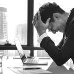 Autodestrucción Laboral Comportamientos que Sabotean tu Carrera