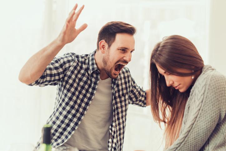 Cómo lidiar con la agresividad de mi novio