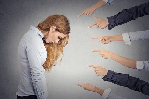 Cómo lidiar con personas críticas Enfrentando a los detractores