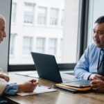 Cómo lidiar con un jefe observador y sonriente