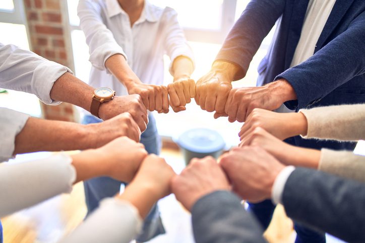 Conformidad y cohesión grupal su impacto en la dinámica