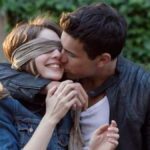 El significado del gesto Por qué un hombre toca