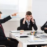 Impacto del liderazgo autocrático en el comportamiento de los empleados