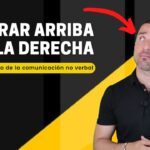 Mirar hacia arriba a la derecha su significado