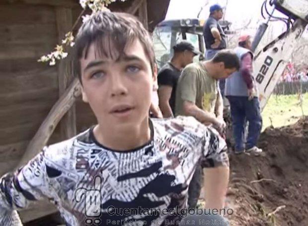 Rescate heroico Sueño de salvar a un niño ahogándose