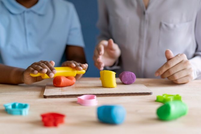 Terapia de juego enfoque efectivo para tristeza infantil