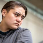 El significado de una mirada de mujer de arriba-abajo