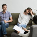 Fortaleciendo la conexión emocional en relaciones poliamorosas Terapia de pareja