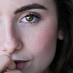 Significado de la mirada fija de una chica