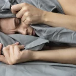 Vínculo entre comportamiento autodestructivo y trastornos del sueño